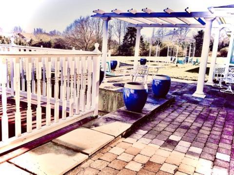 A Cayuga Lakefront Inn - Hotel Alt, Ithaca New York 외부 사진