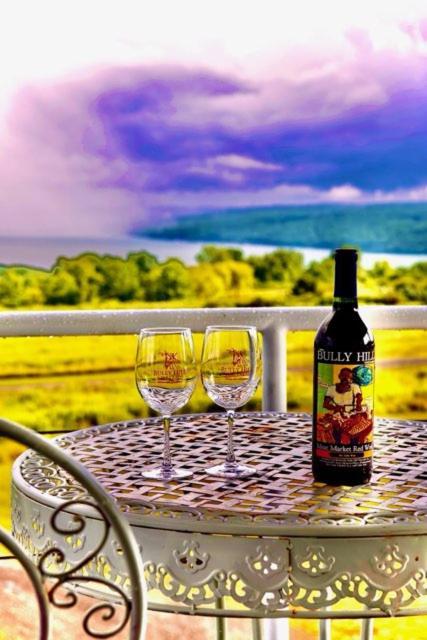 A Cayuga Lakefront Inn - Hotel Alt, Ithaca New York 외부 사진